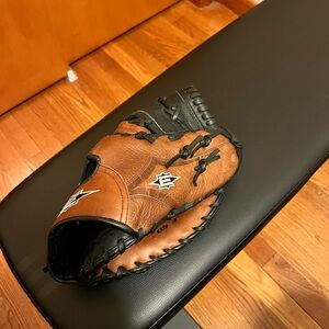 Easton Little Leaguer Firstbaseman gloves!! Brand New, Never Used!!